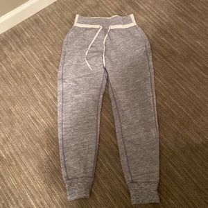 Lululemon jogger size 4